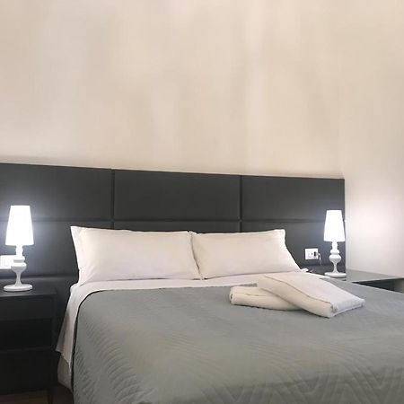 Motta Palace Apartments & Rooms Мотта-Сант'Анастазия Экстерьер фото